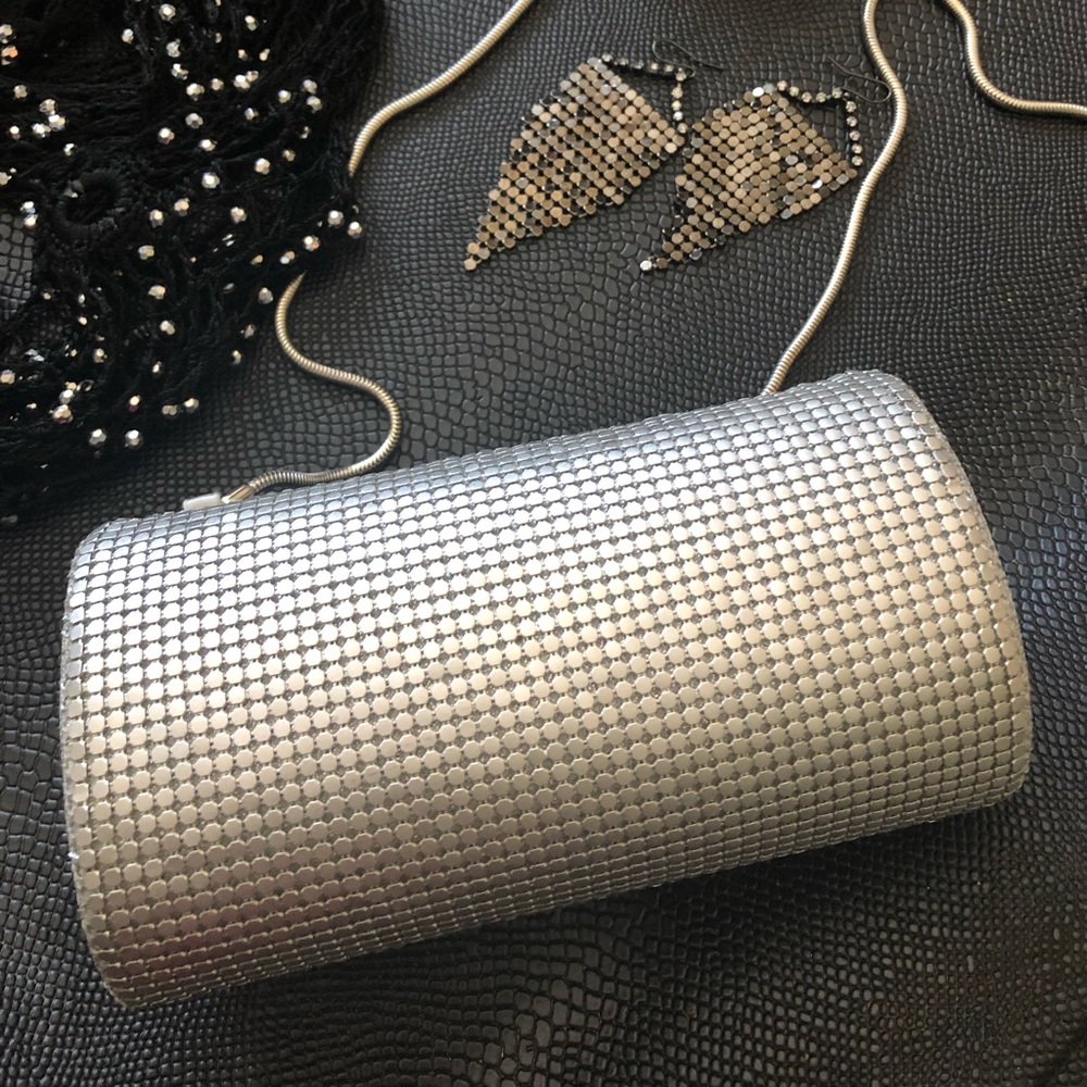 Silver effect clutch